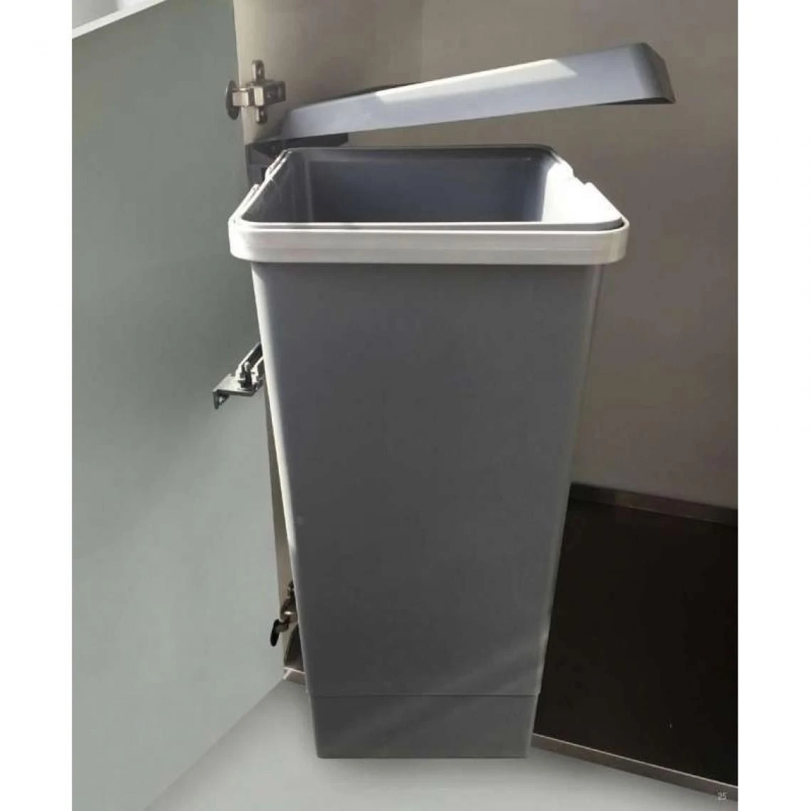 Elletipi Poubelle Pivotante à Ouverture Automatique - Contenance : 18 L - Haut... 2 Elletipi Poubelle Pivotante à Ouverture Automatique - Contenance : 18 L - Haut... - Image 2